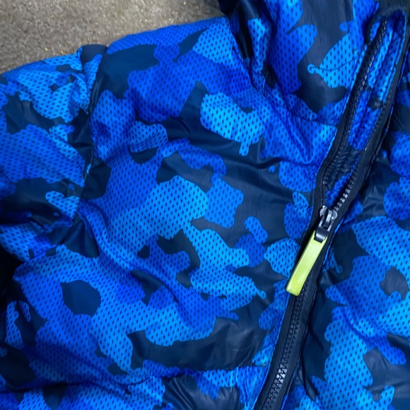 Cloud9 Champion puffer jacket, array of blues, pockets, hooded size: Medium - Picture 4 of 4